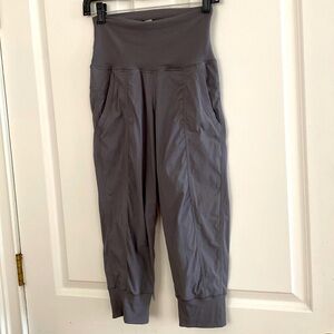 Lululemon Athletic women’s High Rise Gray Leggings Size 4